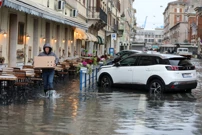 Zbog obilne kiše i plime poplavljene riječke ulice , Foto: Goran Kovacic /Pixsell