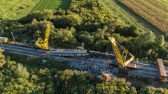 Fotografije iz zraka uklanjanja putničkog vlaka i sanacije mjesta nesreće 