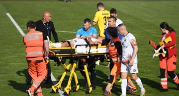 Teško ozlijeđeni igrač Gorice Đuro-Giulio Đekić odvezen je kolima hitne pomoći