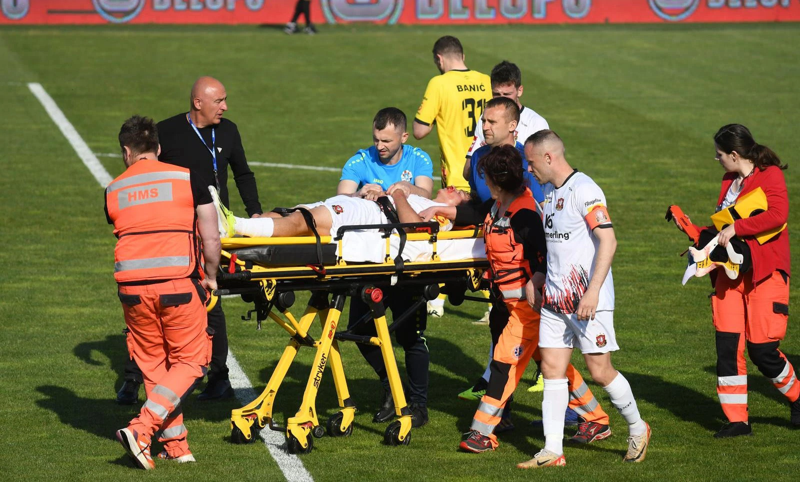 Teško ozlijeđeni igrač Gorice Đuro-Giulio Đekić odvezen je kolima hitne pomoći