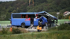 Poljski autobus koji je sletio na autocesti
