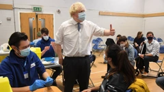 Boris Johnson u Centru za cijepljenje u Westminsteru