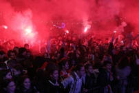 Split: Navijači slave na Prokurativama nakon osvojene bronce na Svjetskom prvenstvu u Kataru , Foto: Ivo Cagalj /Pixsell