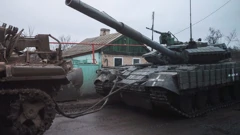 Vuča tenka u blizini ukrajinskog grada Bakhmuta