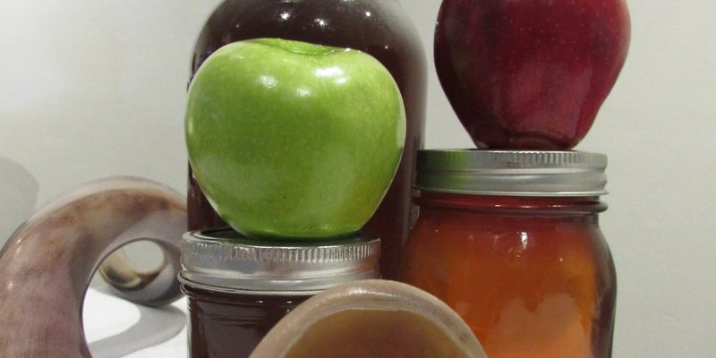 Nova godina najavljuje se puhanjem u rog, a jabuke i med su simboli zdravlja i obilja (Foto: pixabay.com)