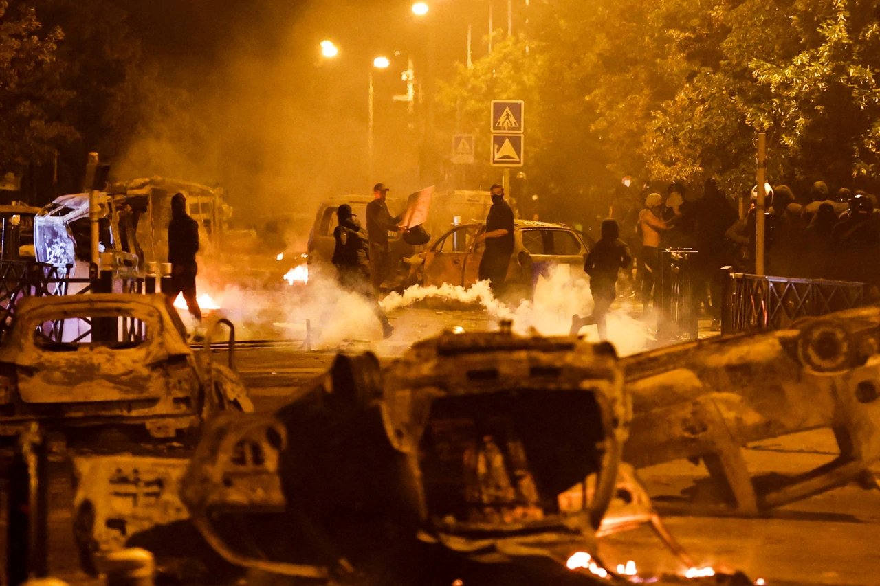 Treća noć nereda nakon što je policija ubila 17-godišnjaka u pariškom predgrađu, Foto: Gonzalo Fuentes /REUTERS