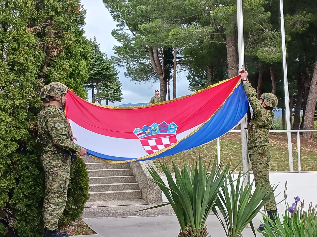 Hrvatska vojska, zastava