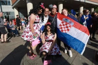 Hrvatski fanovi ispred M&S Bank Arene, Foto: Sanjin Strukic/PIXSELL