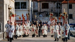  Tradicionalna procesija "Za križen" prošla je i kroz Jelsu