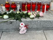 Zagreb: Paljenje svijeća u spomen ubijenima u beogradskoj školi, Foto: Matko M. Švarc/Odjel web i multimedija