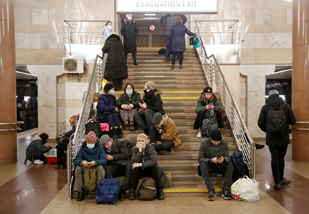 Građani Kijeva u podzemnoj željeznici