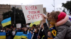EU, SAD i saveznici isključuju Rusiju iz SWIFT-a
