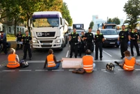 Ekološki aktivisti iznova blokirali promet u Berlinu, Foto: Fabrizio Bensch/Reuters