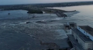 Probijena brana na jugu Ukrajine izazvala je poplavu