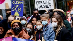 Greta Thunberg na prosvjedu u Londonu uoči klimatskog samita