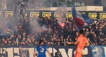 Navijači Dinama tijekom dvoboja s Lokomotivom u Kranjčevićevoj