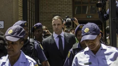 Oscar Pistorius napušta sud u Pretoriji
