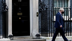 Vinski petak u Downing Streetu: konzervativci poručili Johnsonu da "vodi ili odstupi"