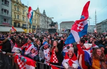 Zagreb: Bakljada na Trgu bana Josipa Jelačića nakon prvog pogotka , Foto: Sanjin Strukic  /Pixsell