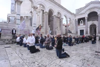 Molitelji krunice u Splitu, Foto:  Ivo Cagalj /Pixsell