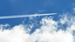 zrakoplov među oblacima