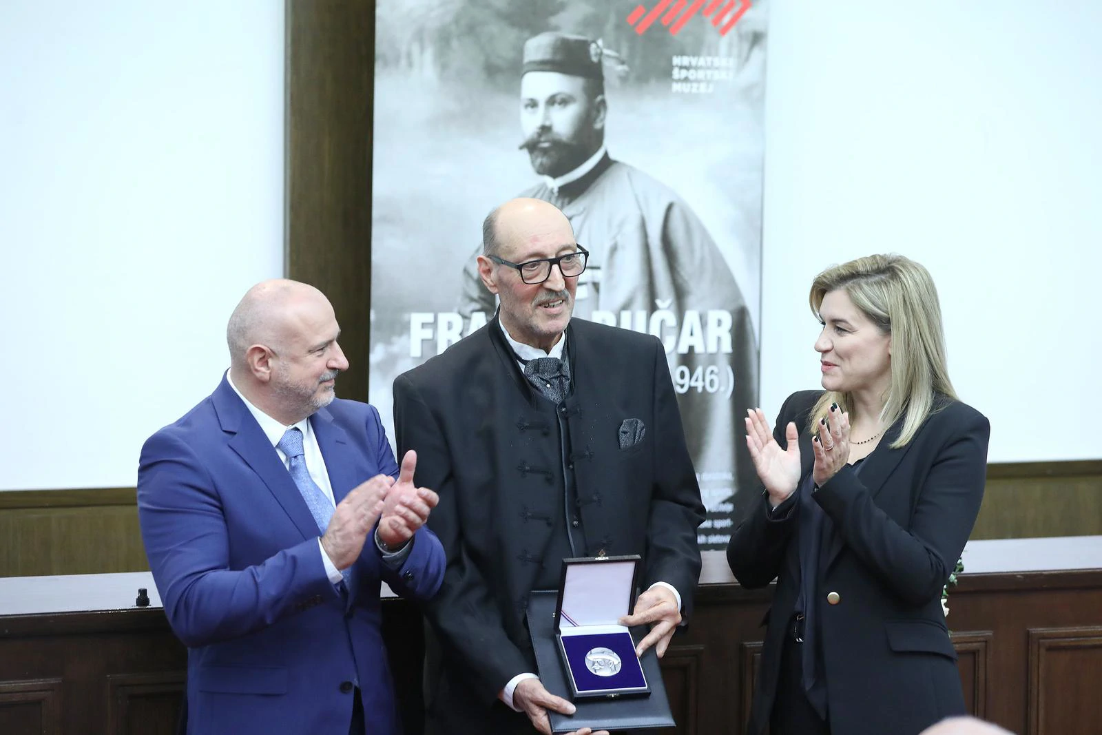 Vatromir Srhoj s nagradom Franjo Bučar