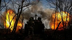 Ukrajinski vojnici pucaju prema ruskim položajima na bojišnici u Donecku