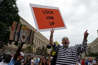 Prosvjednici ispred suda, Foto: Joshua Roberts/Reuters